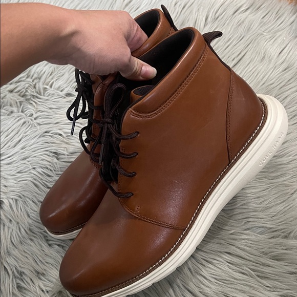 Cole Haan British tan/ivory grand 
Ultra chukka boots - Picture 3 of 6